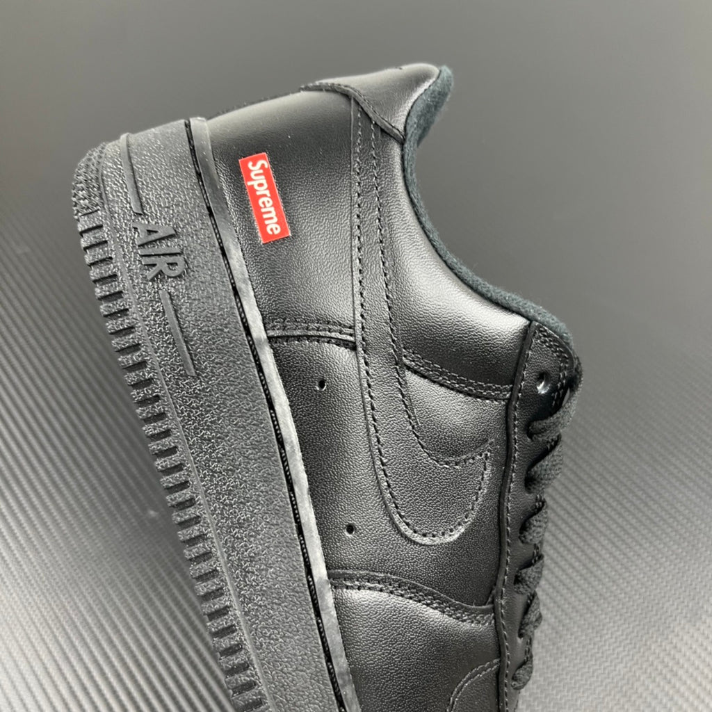 Nike Air Force 1 Low x Supreme Triple Black